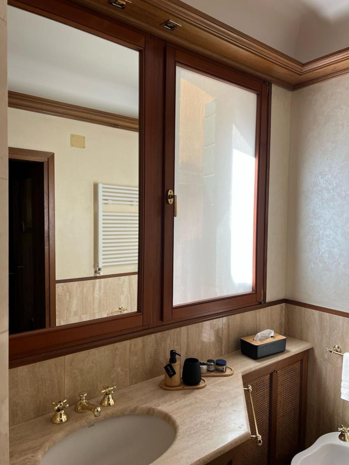 Palazzino Veneziano - Charme In The Serenissima Apartment